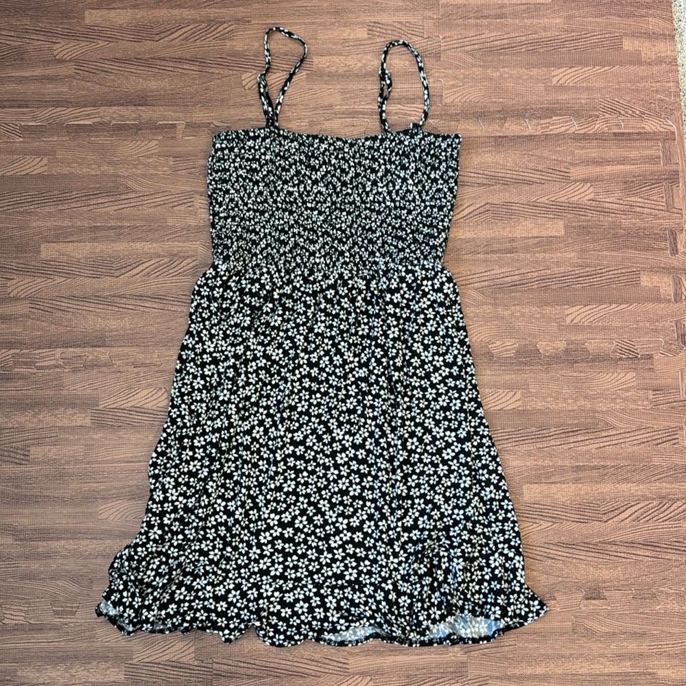 FOREVER 21 - BLACK FLORAL FLOWY SPRING DRESS WITH ADJUSTABLE STRAPS